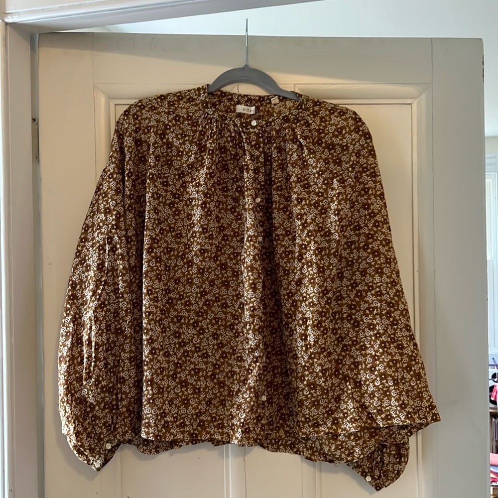 Does Jane Blouse size medium